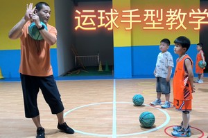 儿童篮球控球基本功训练